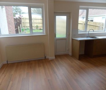 3 bedroom end of terrace house to rent - Photo 3