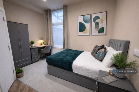 1 bedroom in a house share to rent - Photo 2