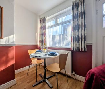 Kelso Gardens, Woodhouse - Photo 2