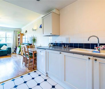 1 bed Upper Floor Flat for rent - Photo 5