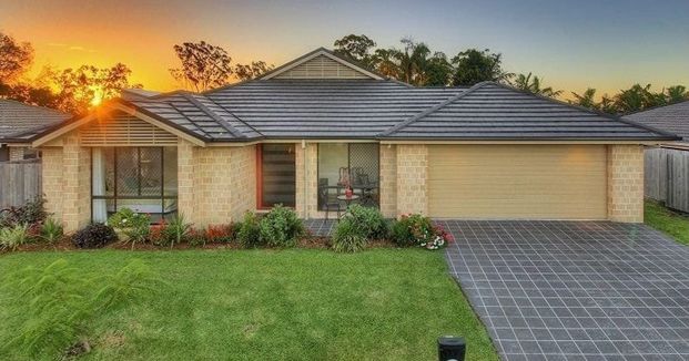 Stunning Family Home in Forest Lake - 33 Brushwood Circuit - Photo 1
