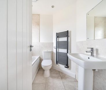 3 bedroom semi-detached house to rent - Photo 1