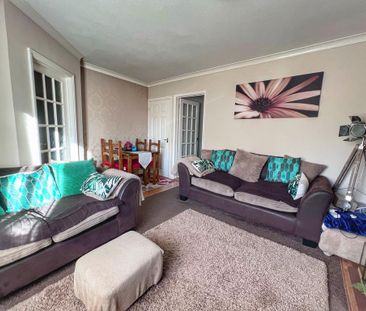 3 bedroom end of terrace house to rent - Photo 3