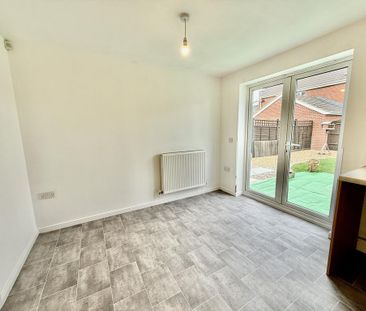 3 bedroom semi-detached house to rent - Photo 2