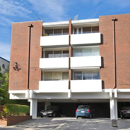 AMAZING 3 BEDROOM APARTMENT WITH STUDY & GREAT CITY VIEWS!! - Photo 1