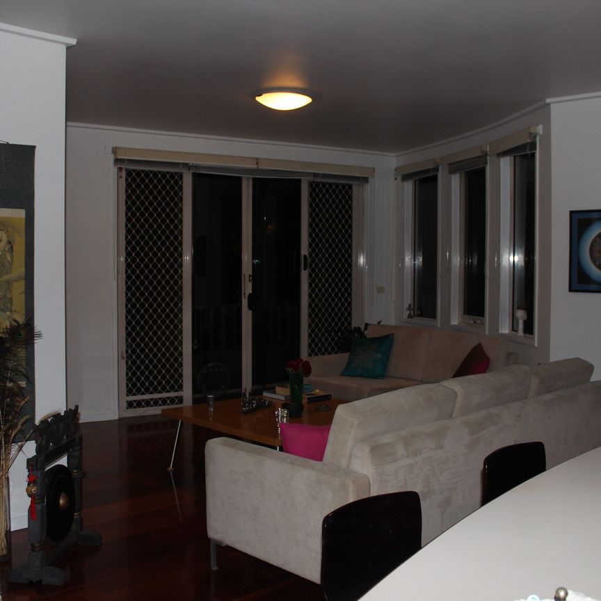 St Kilda Road - Photo 1