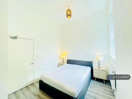 1 bedroom flat to rent - Photo 4
