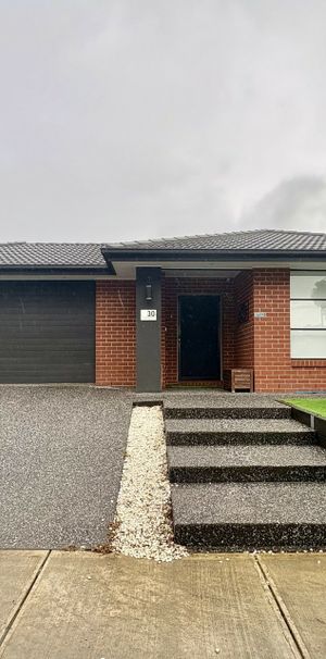 30 Challenger Circuit, Cranbourne East VIC - Photo 1