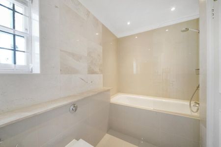 3 bedroom flat to rent - Photo 4