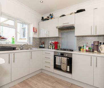 CLOSE TO UNI Wycliffe Rd Winton Room Let! - Photo 3