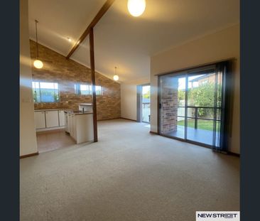 1/11 Emerald Close, Caves Beach, NSW 2281 - Photo 5