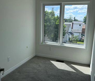 For Lease - 10 REID Avenue, Hamilton, Ontario - Photo 3