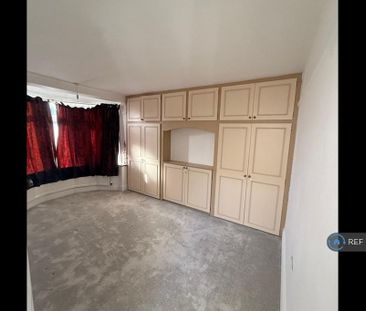 4 bedroom semi-detached house to rent - Photo 5