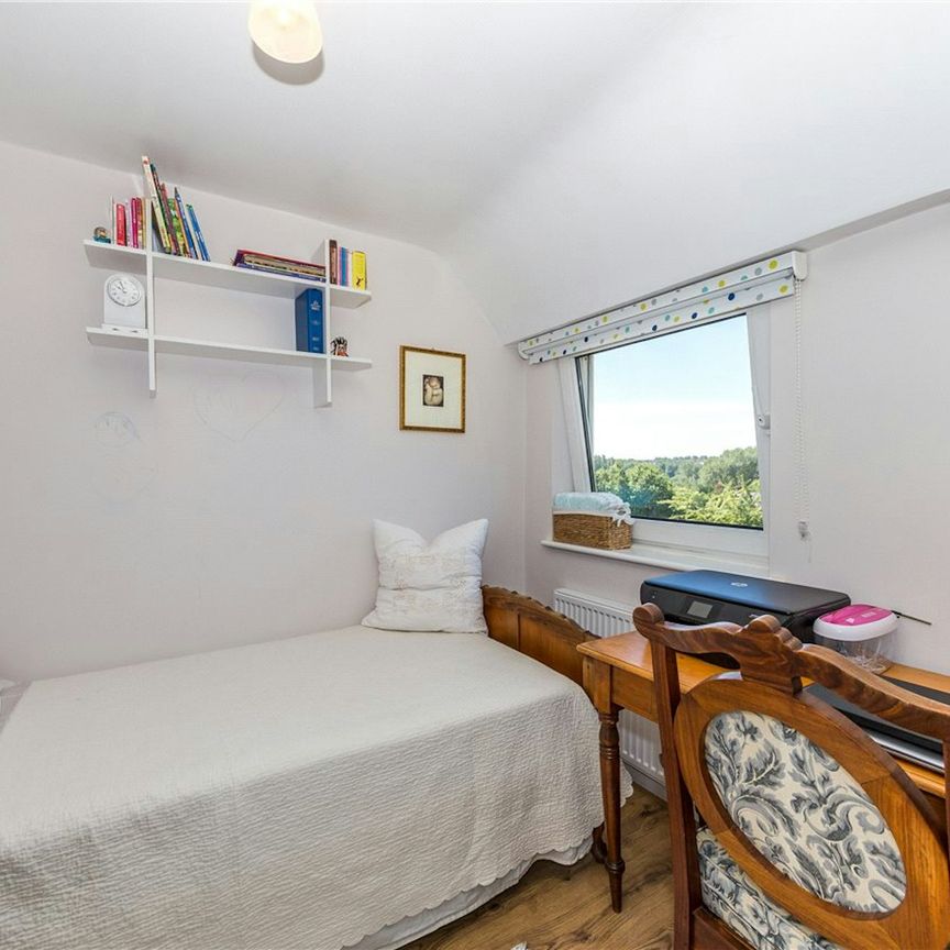 Roundfield Avenue, Hertfordshire, Harpenden, AL5 5BE - Photo 1