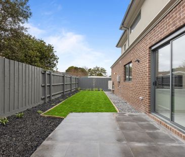 Large Modern Townhome - Photo 1