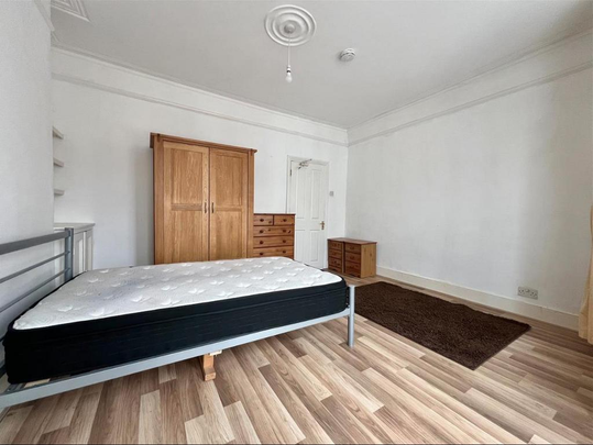 5 bedroom end of terrace house to rent - Photo 1