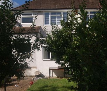 3 bedroom semi-detached house to rent - Photo 2