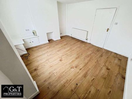 Gorsty Hill Road, Rowley Regis, B65 - Photo 2