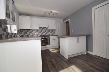 3 bedroom detached house to rent - Photo 5