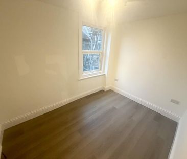 3 bedroom flat to rent - Photo 3