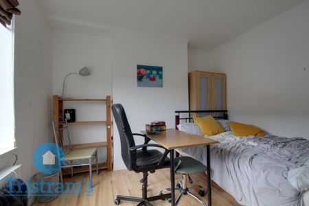 3 bed End Terraced House for Rent - Photo 2