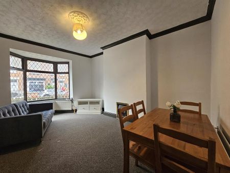 1 bedroom in a house share to rent - Photo 3