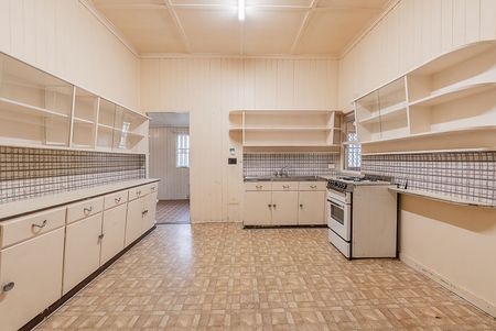 OPTIMAL LOCATION - OPPOSITE IPSWICH HOSPITAL - Photo 5