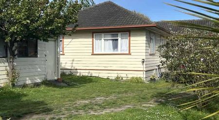 Great Family Home in Stoke - Photo 2