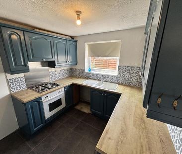 3 bedroom semi-detached house to rent - Photo 5