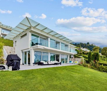 Furnished contemporary villa with lake view - Photo 1