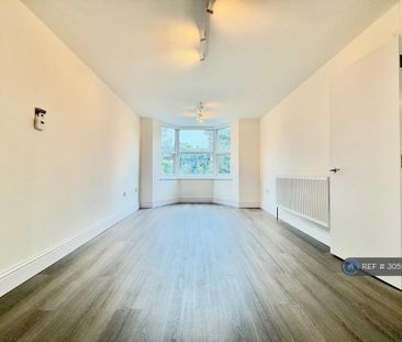 3 bedroom flat to rent - Photo 2