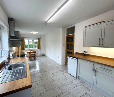 4 bedroom detached bungalow to rent - Photo 6