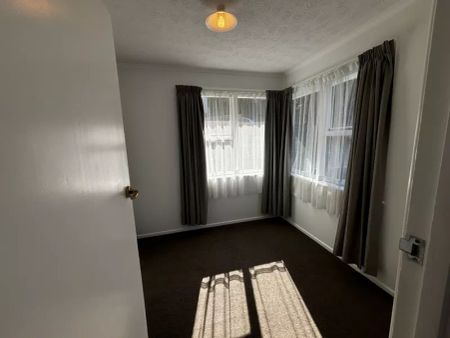 SUNNY FOUR BEDROOM FAMILY HOME WITH VIEWS - Photo 4