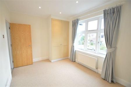 4 bedroom detached house to rent - Photo 4