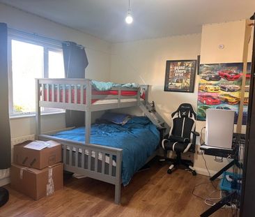 3 Bed Semi-detached House - Photo 2