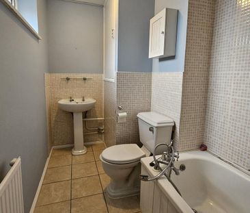 2 bedroom flat to rent - Photo 6