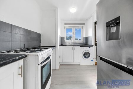 3 bedroom flat to rent - Photo 4