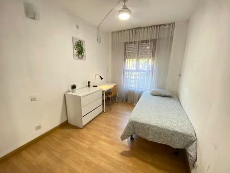 Calle del Cabo Machichaco, Madrid, Community of Madrid 28053 - Photo 4