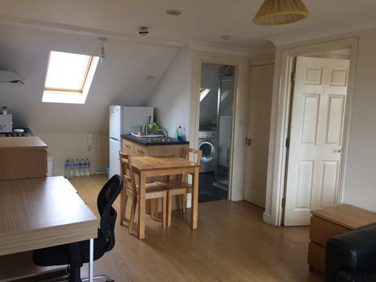 1 Bed Flat, Park View, W3 - Photo 1