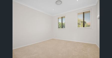 Family home with north-facing garden - Photo 4