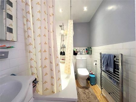 3 bedroom terraced house to rent - Photo 5