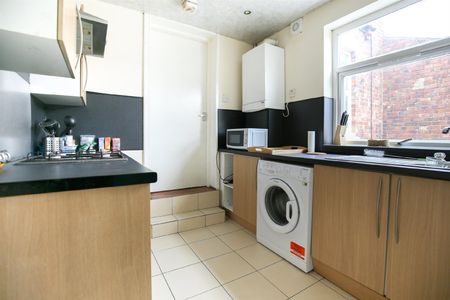 2 bed flat to rent in Rothbury Terrace, Heaton, NE6 - Photo 5