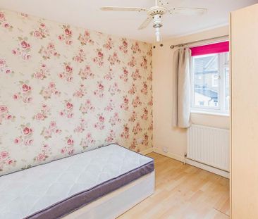 3 bedroom end of terrace house to rent - Photo 3