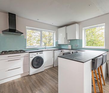 2 bedroom Flat To Let - Photo 4