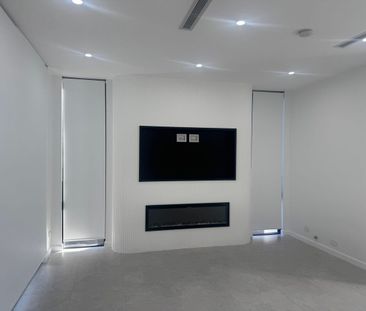 Luxurious 5 Bedroom Dream Home - Photo 1
