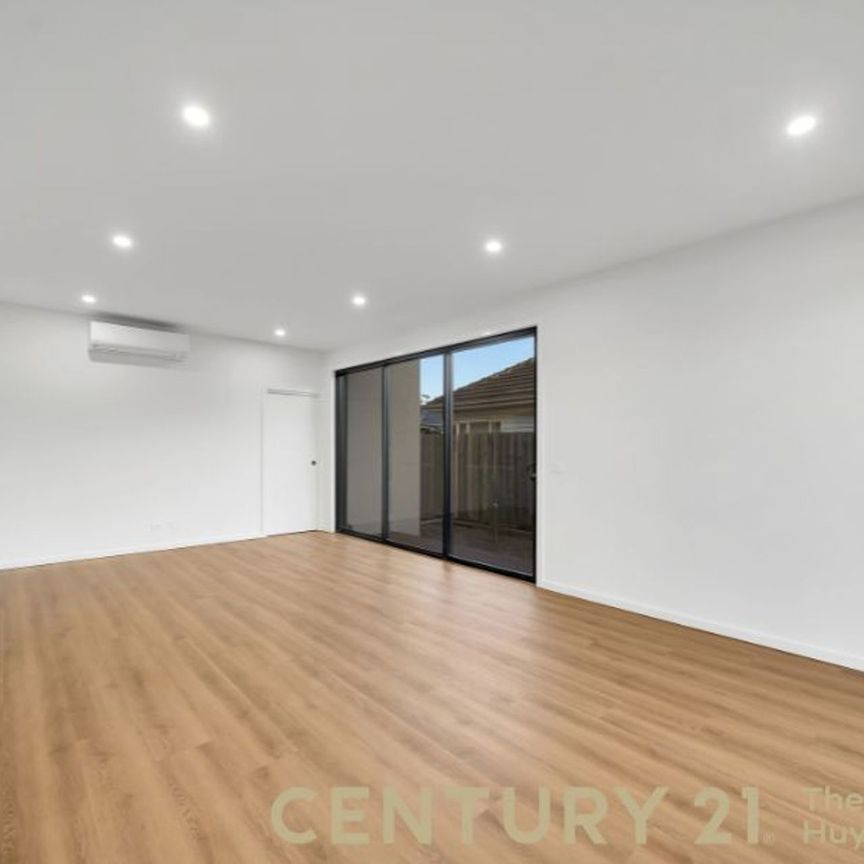 For Rent&colon; Brand New House in Springvale Area - Photo 1