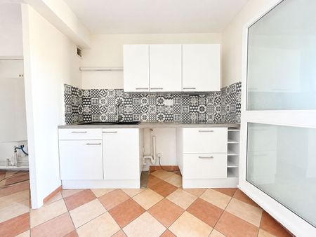 Location Appartement 3 pièces 67m² - Photo 3