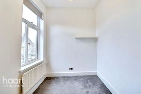 3 bedroom end of terrace house to rent - Photo 2