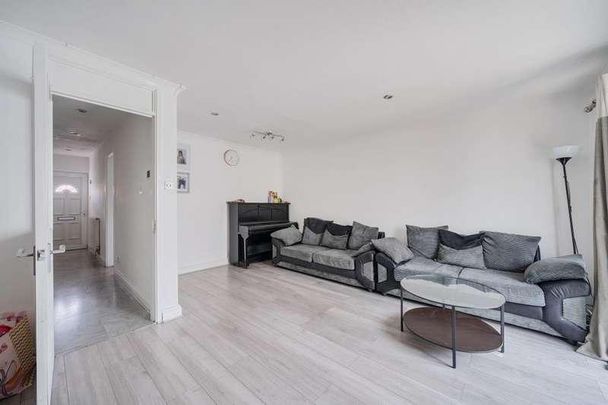 Slough, Berkshire, SL2 - Photo 1