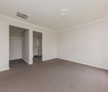 Modern & Stylish Four bedroom property in "Edenbrook", Pakenham - Photo 5